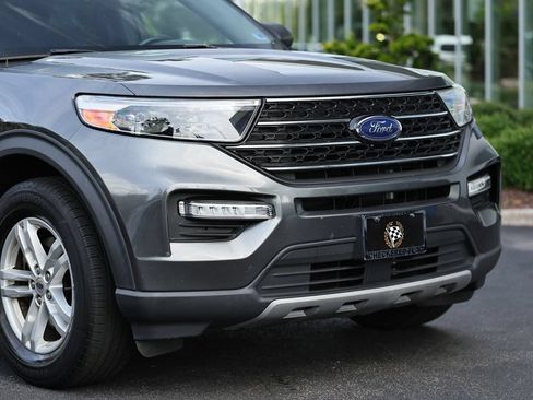 Used 2020 Ford Explorer XLT w/ Equipment Group 202A AWD/4WD image 2