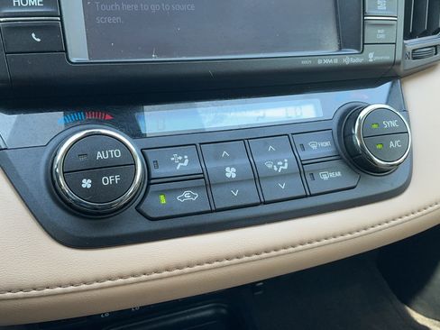 Used 2018 Toyota RAV4 Limited FWD image 16