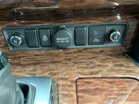 Used 2017 Nissan Armada Platinum RWD image 34