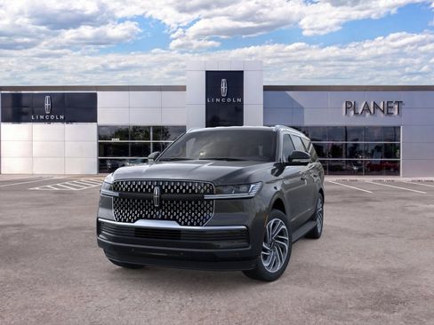 New 2026 Lincoln Navigator Premiere AWD/4WD image 2