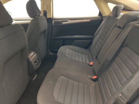 Used 2020 Ford Fusion SE FWD image 18