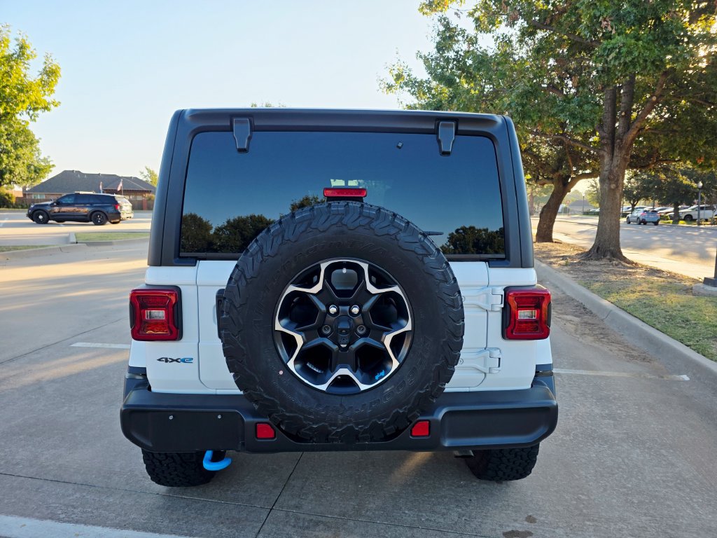 Used 2022 Jeep Wrangler Unlimited Rubicon 4xe w/ Cold Weather Group AWD/4WD image 24