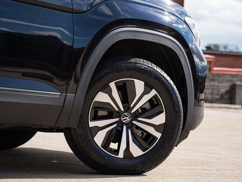 Certified 2024 Volkswagen Atlas SE FWD image 7