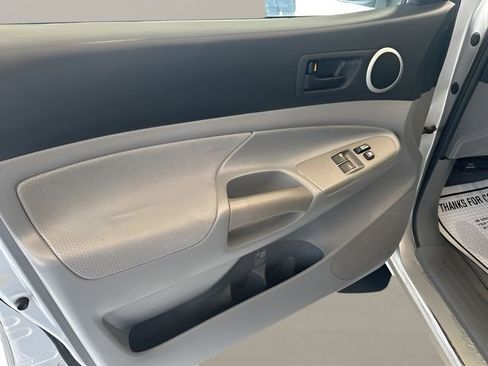 Used 2006 Toyota Tacoma PreRunner image 9