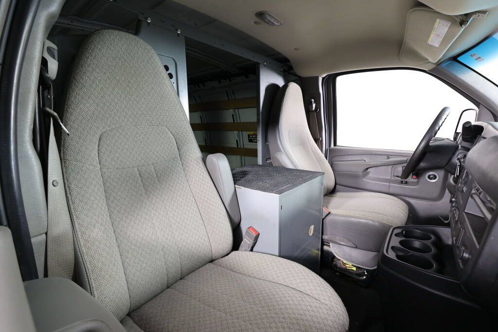 Used 2015 GMC Savana 2500 RWD image 17
