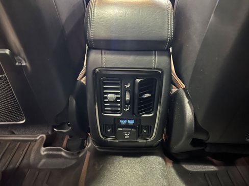 Used 2018 Jeep Grand Cherokee Trackhawk AWD/4WD image 34