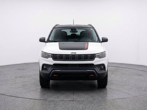 Used 2025 Jeep Compass Trailhawk AWD/4WD image 1