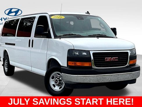 Used 2025 GMC Savana 3500 LT w/ LT Preferred Equipment Group RWD image 3