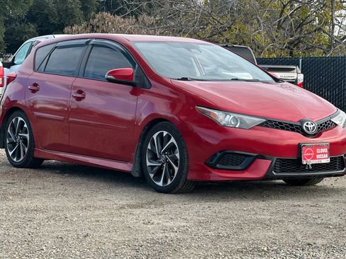 Used 2018 Toyota Corolla iM image 10
