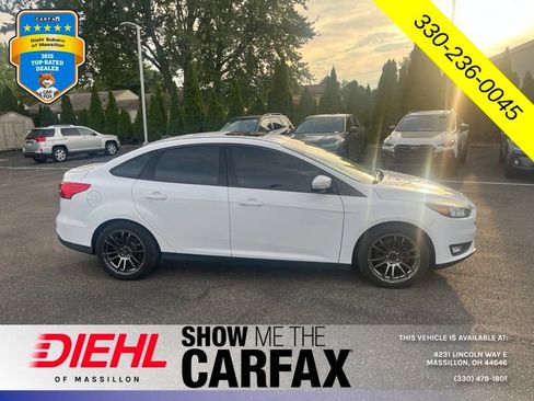 Used 2017 Ford Focus SEL w/ Cold Weather Package FWD image 2