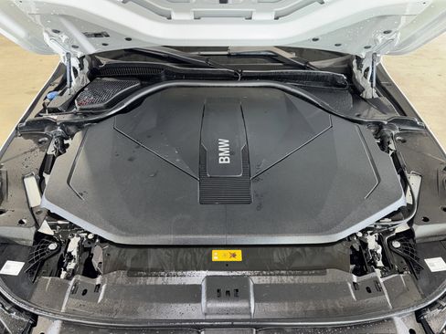 Used 2025 BMW i5 eDrive40i w/ Premium Package RWD image 35
