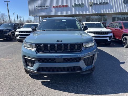 New 2026 Jeep Grand Cherokee Limited w/ Limited Altitude Package AWD/4WD image 2