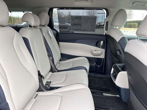 New 2026 Kia Carnival EX FWD image 22