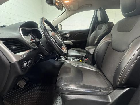 Used 2018 Jeep Cherokee Latitude Plus w/ Cold Weather Group AWD/4WD image 13