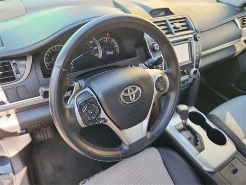 Used 2014 Toyota Camry SE image 10