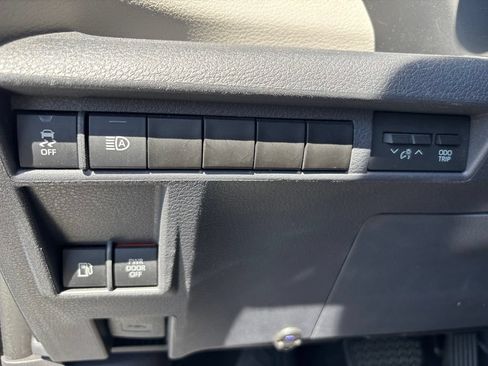 Used 2023 Toyota Sienna LE FWD image 23