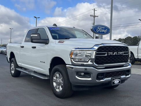 Used 2024 RAM 2500 Big Horn w/ Bed Utility Group image 4