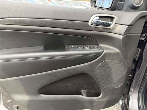 Used 2018 Jeep Grand Cherokee Altitude image 18