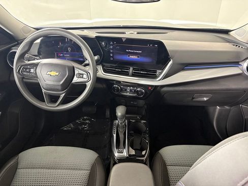 Used 2025 Chevrolet Trax LT FWD image 39
