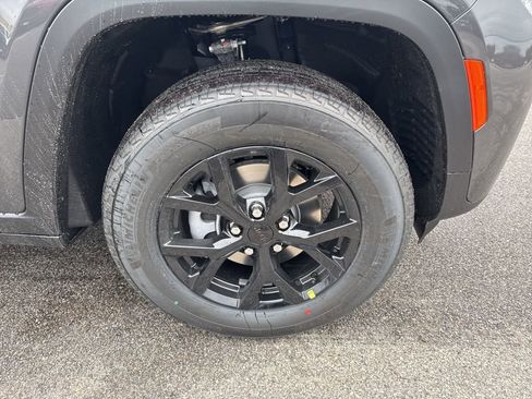 New 2026 Jeep Grand Cherokee Altitude image 9