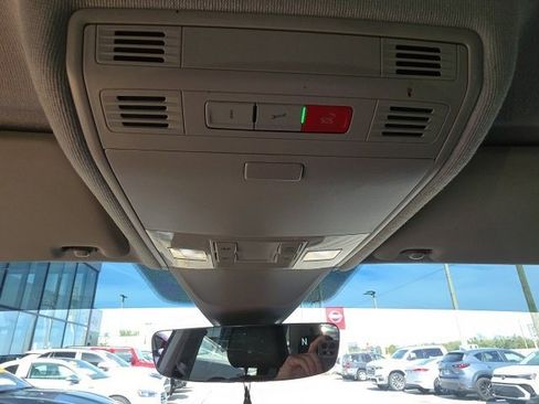 Used 2023 Volkswagen Tiguan SE image 20