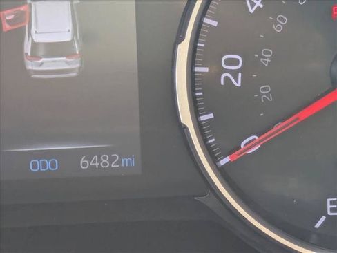 Used 2021 Toyota RAV4 LE FWD image 10