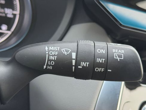 Used 2022 Toyota Venza XLE image 19