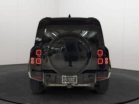 Used 2024 Land Rover Defender 110 X-Dynamic SE AWD/4WD image 6