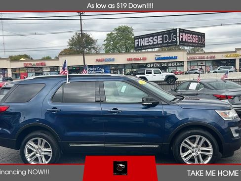 Used 2017 Ford Explorer XLT w/ Equipment Group 202A AWD/4WD image 6