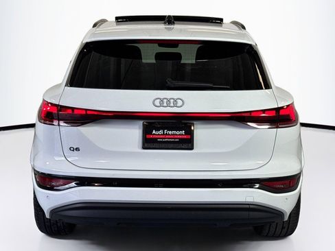 Used 2025 Audi Q6 e-tron Premium w/ Convenience Package image 6