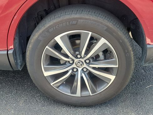 Used 2021 Toyota Venza LE image 9