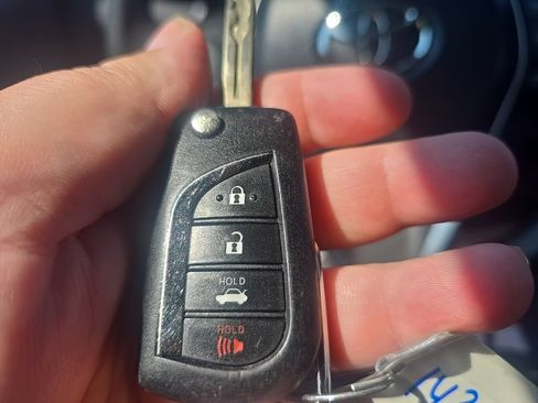 Used 2018 Toyota Camry LE FWD image 20