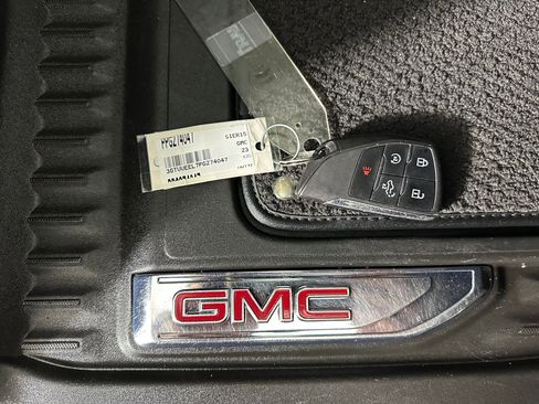 Used 2023 GMC Sierra 1500 AT4 w/ AT4 Premium Package image 28