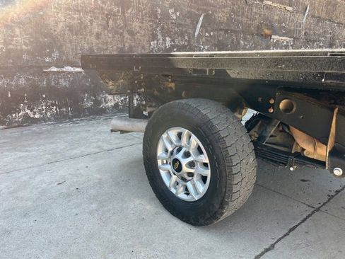 Used 2024 Chevrolet Silverado 2500 LT w/ Convenience Package image 13