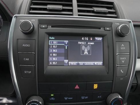 Used 2017 Toyota Camry SE image 10