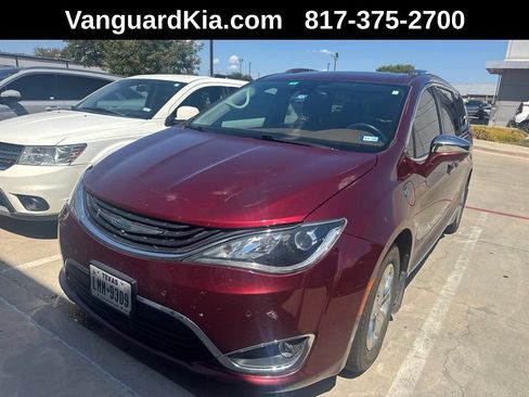 Used 2018 Chrysler Pacifica Limited w/ Advanced Safetytec Group FWD image 1