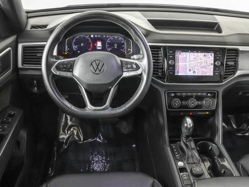 Used 2021 Volkswagen Atlas Cross Sport SEL image 37