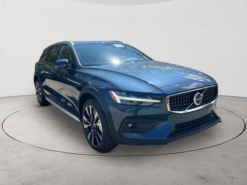 New 2026 Volvo V60 B5 Cross Country Ultra w/ Protection Package Premier AWD/4WD image 7