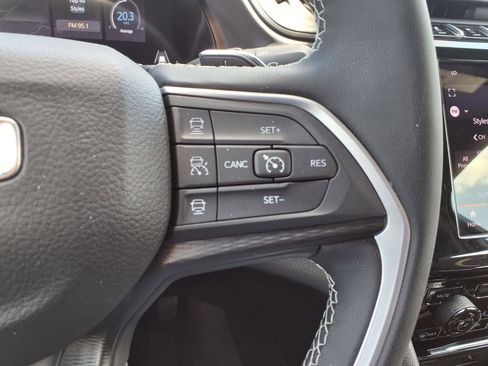 Used 2024 Jeep Grand Cherokee L Laredo AWD/4WD image 22