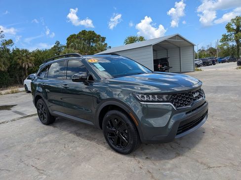 Used 2022 Kia Sorento S w/ Panoramic Sunroof Package AWD/4WD image 2