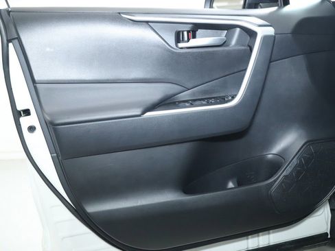 Used 2025 Toyota RAV4 XLE image 15