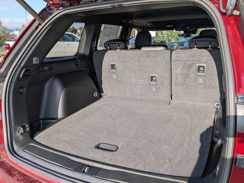 New 2025 Jeep Grand Cherokee Altitude image 31