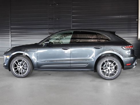 Used 2025 Porsche Macan image 2