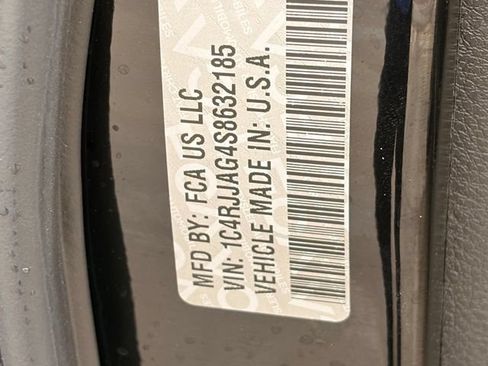 Used 2025 Jeep Grand Cherokee L Laredo RWD image 21