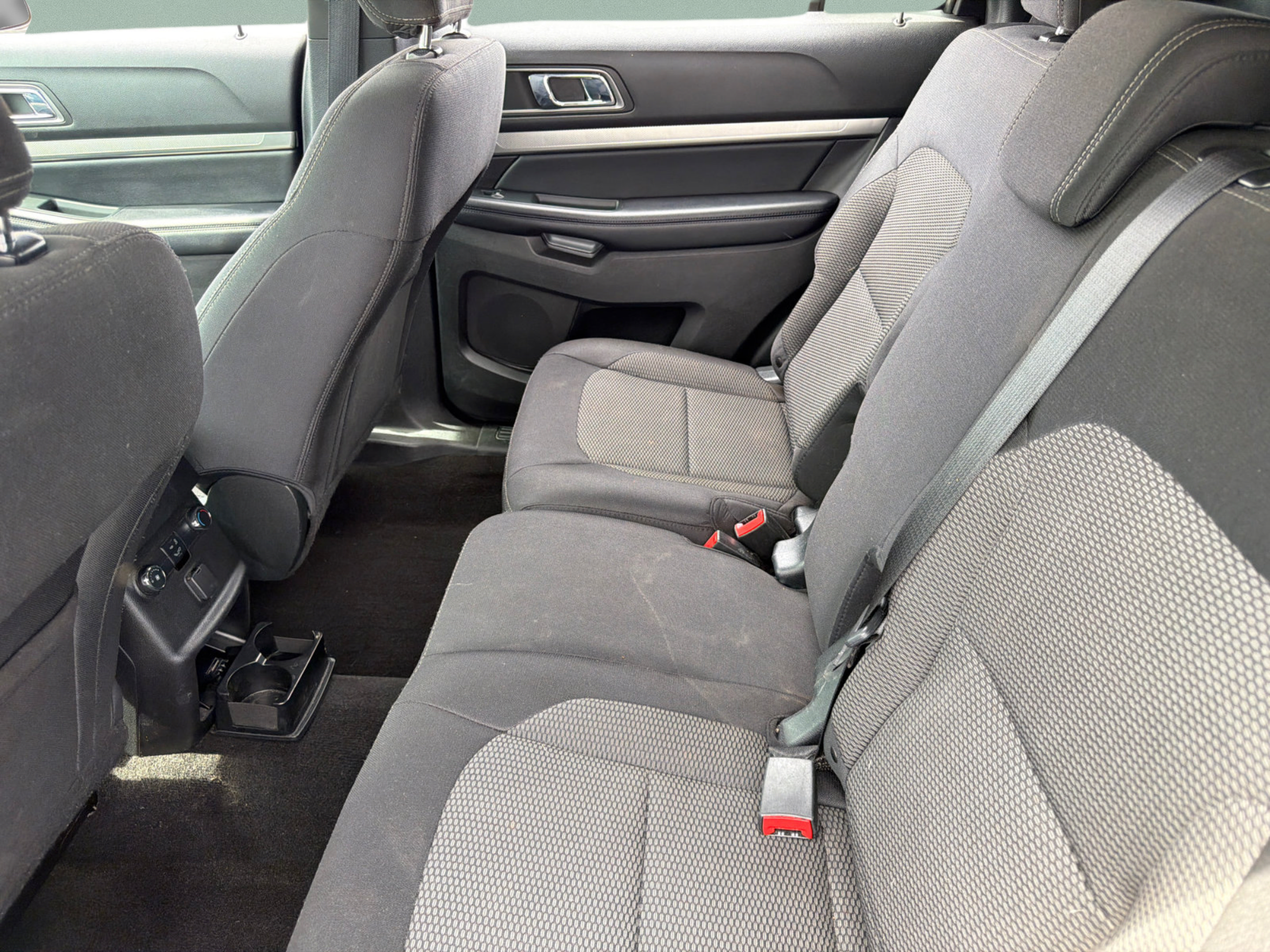 Used 2018 Ford Explorer XLT FWD image 12