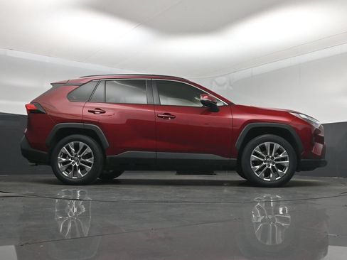 Used 2022 Toyota RAV4 XLE Premium FWD image 16