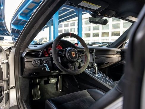 Used 2018 Porsche 911 GT3 image 4
