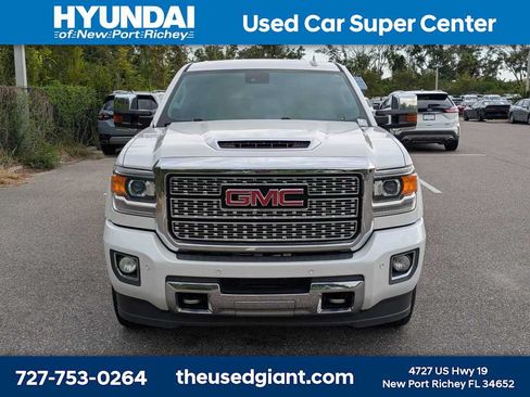 Used 2018 GMC Sierra 2500 Denali w/ Duramax Plus Package AWD/4WD image 8