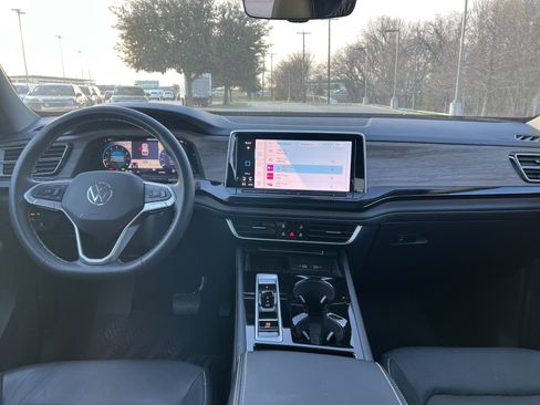 Certified 2025 Volkswagen Atlas SEL image 28