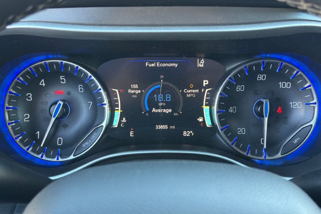 Used 2022 Chrysler Pacifica Touring-L FWD image 34